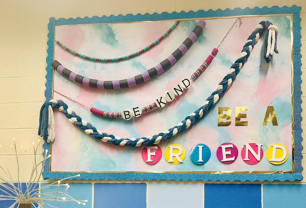 Maker Monday: easy, beautiful friendship bracelets